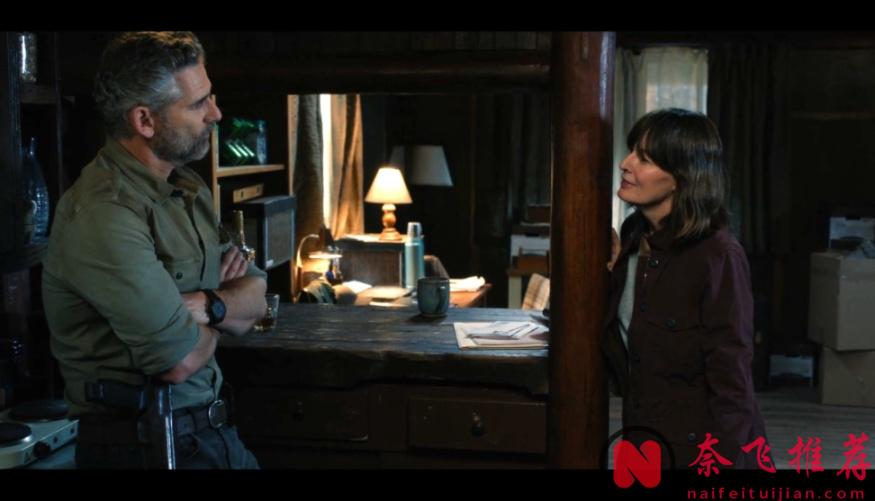 Netflix又炸出一部悬疑新剧《荒境狂途》！攀岩的时候被掉落的尸体砸中...