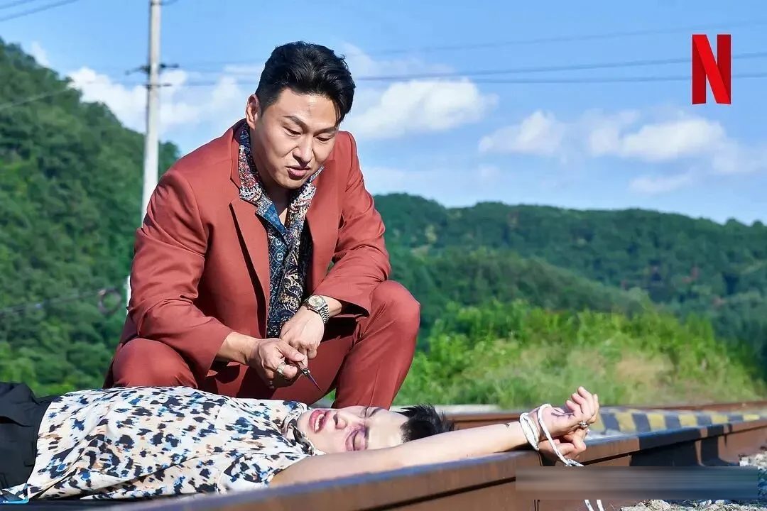 韩剧《浮游先生》：分手时互相下的那两句诅咒，三年后全应验了