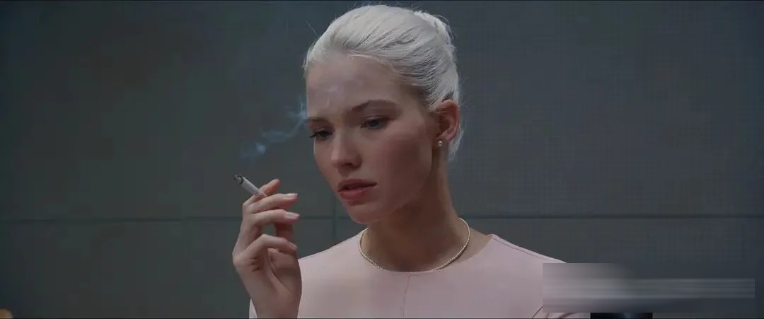 《安娜》：吕克·贝松的女性版邦德爽片，视觉盛宴给大脑和眼睛都放假