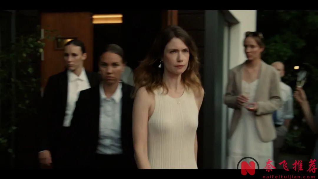 冷门悬疑剧《冲突》，女总统还在约会，国家就被入侵