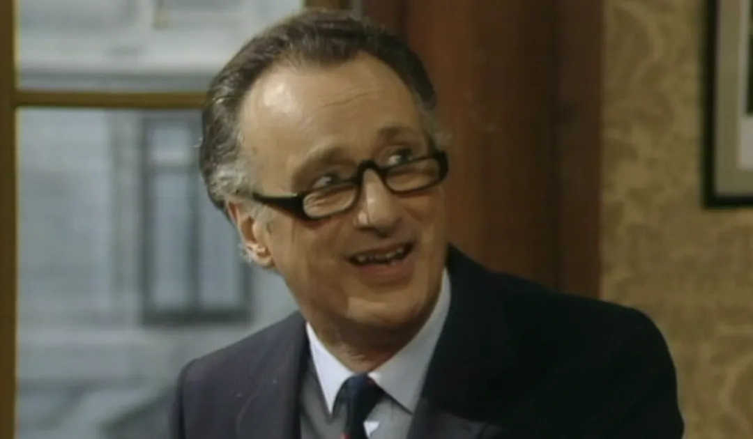 9.8经典英剧《是，大臣/部长大人 /首相你想点》，时隔四十年仍是英剧天花板