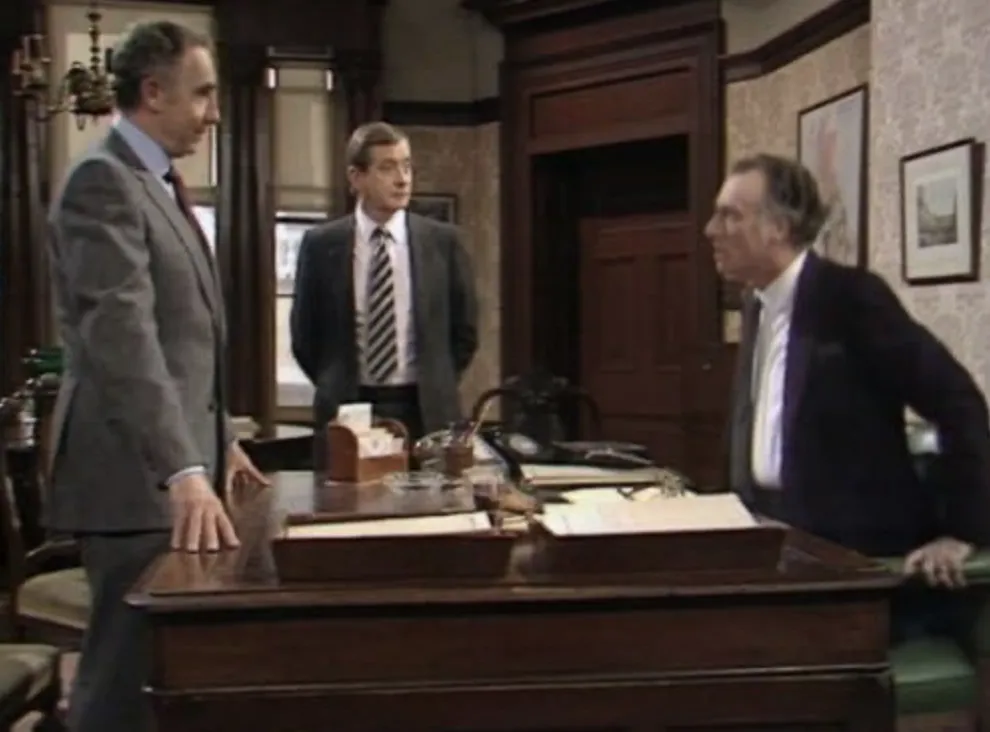 9.8经典英剧《是，大臣/部长大人 /首相你想点》，时隔四十年仍是英剧天花板