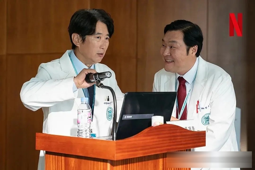 韓劇《重症外傷中心》：Netflix把醫療劇拍成了孤膽英雄爽片