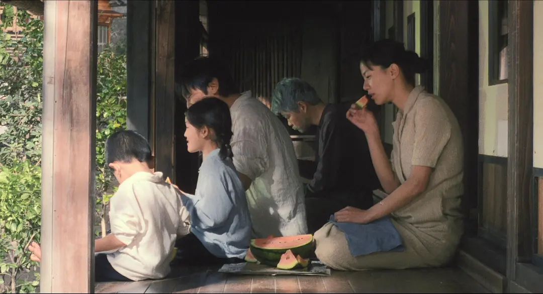 威尼斯提名出道，这部高分处女作《幻之光/特殊家庭》不该这么冷门！