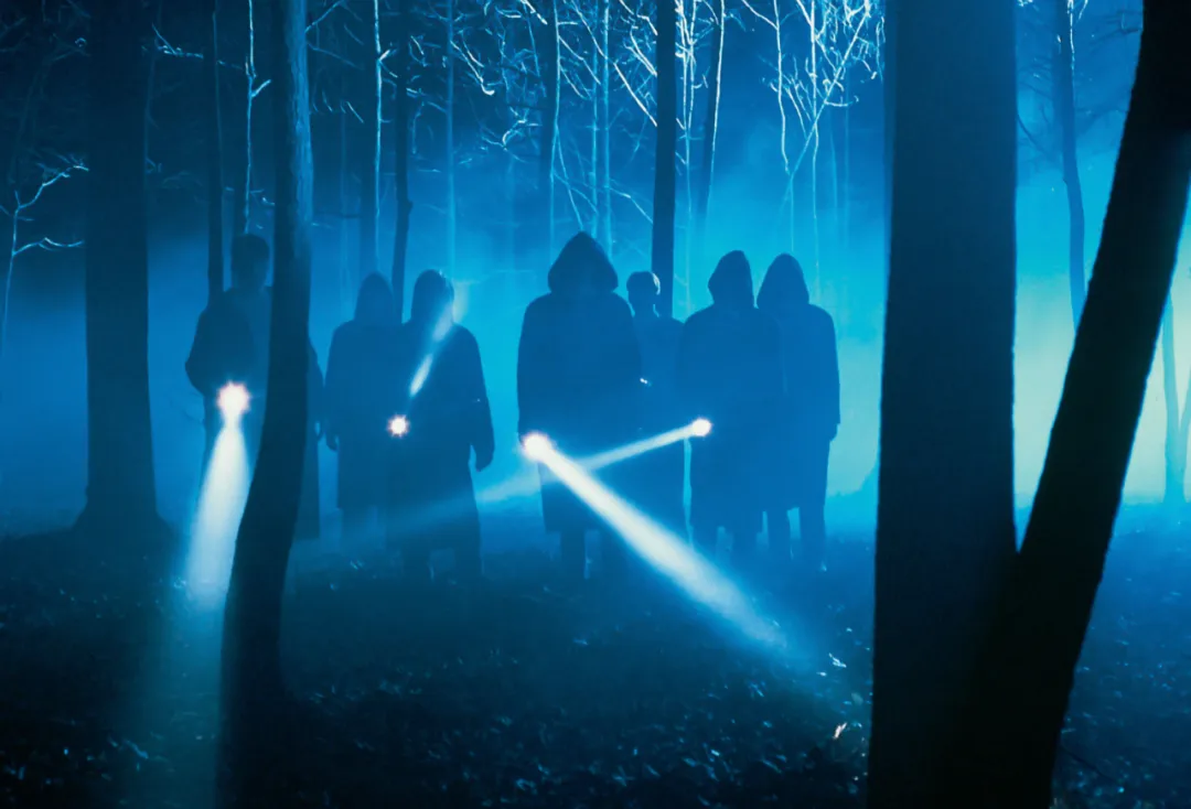 这部80年代末上映的现象级超高票房电影《死亡诗社/暴雨骄阳/春风化雨》再次重温仍让人让人受益匪浅！