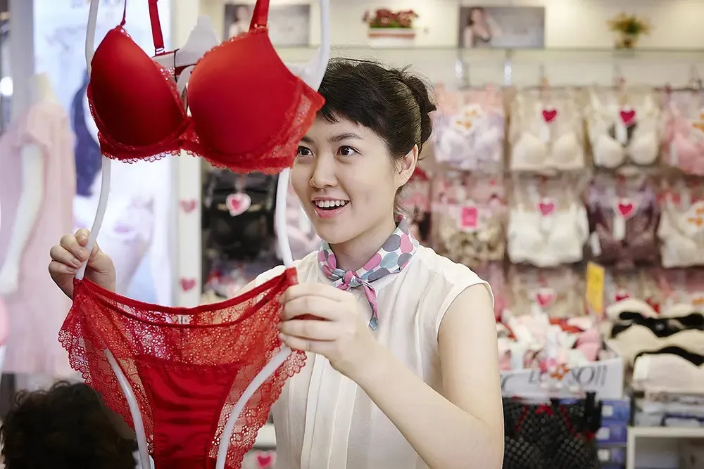 评论多并且分又高的10部笑到喷饭的韩国电影，狂刷N遍都不腻！