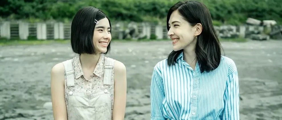 臺劇《她和她的她》：許瑋甯賈靜雯演性侵倖存者，新瓶裝老酒但味道夠醇