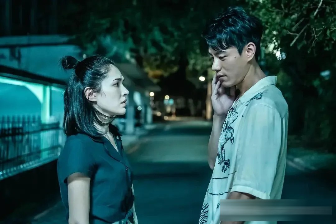 臺劇《她和她的她》：許瑋甯賈靜雯演性侵倖存者，新瓶裝老酒但味道夠醇