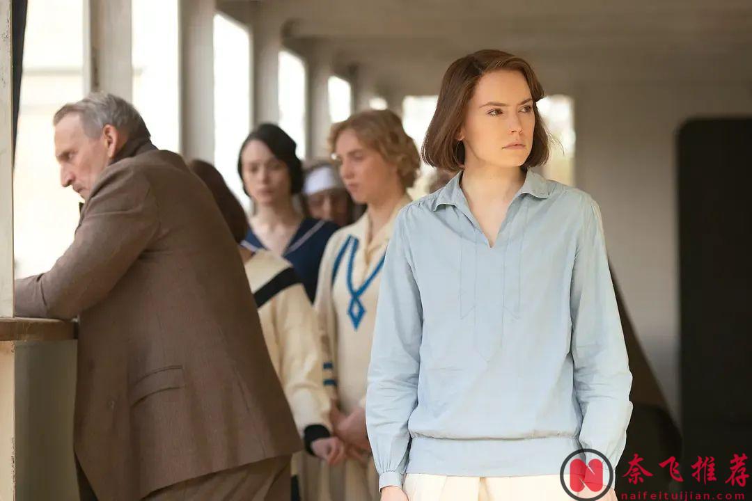 第一位挑战游过英吉利海峡的女性，大女主爽片《泳者之心/年轻女子与海》真燃！