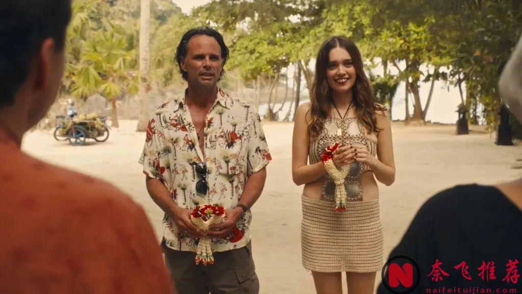 熱播劇《白蓮花度假村/白蓮花大飯店(臺)/白蓮會(港)》（The White Lotus）第3季中被蛇咬的原來是他！