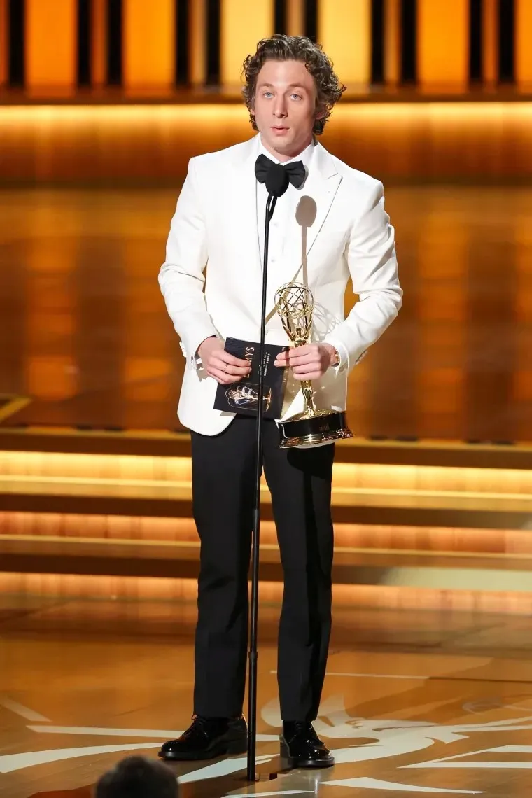 年度狂躁大戏《熊家餐馆 第三季》回归！从无人问津到全网推荐~