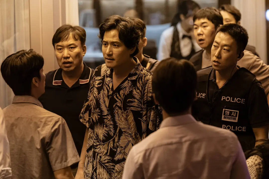 全员狂飙!韩国最新犯罪片《野党/黑白线人》,300万人狂刷还嫌不够爽