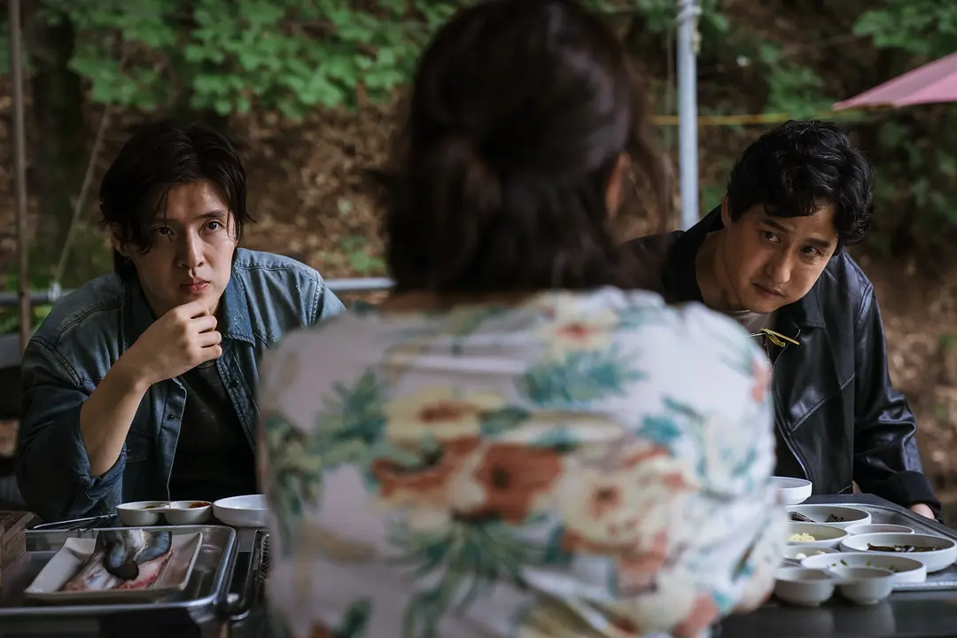 全員狂飆!韓國最新犯罪片《野黨/黑白線人》,300萬人狂刷還嫌不夠爽