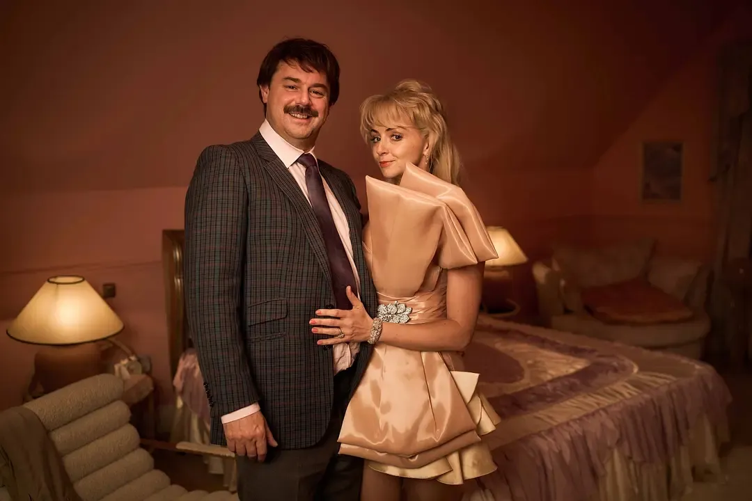 一晚看完8集，Disney+新剧《对手》也学HBO了，这也能拍出尺度