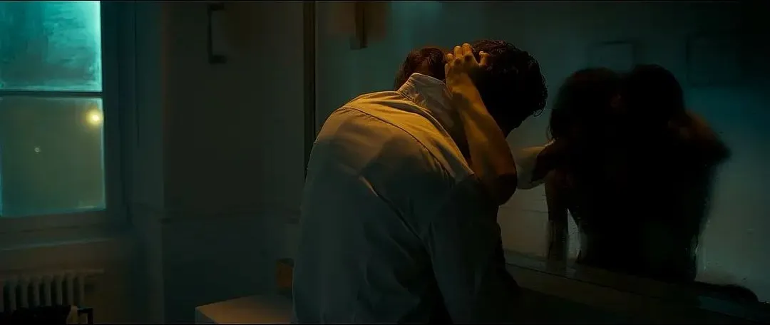 推薦7部Netflix出品的香豔劇集，禁慾系的臉,狼狗腰的身材！