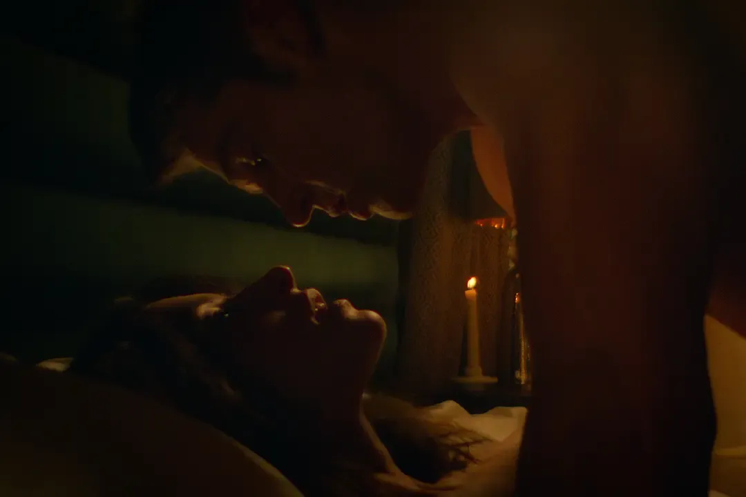 推薦7部Netflix出品的香豔劇集，禁慾系的臉,狼狗腰的身材！