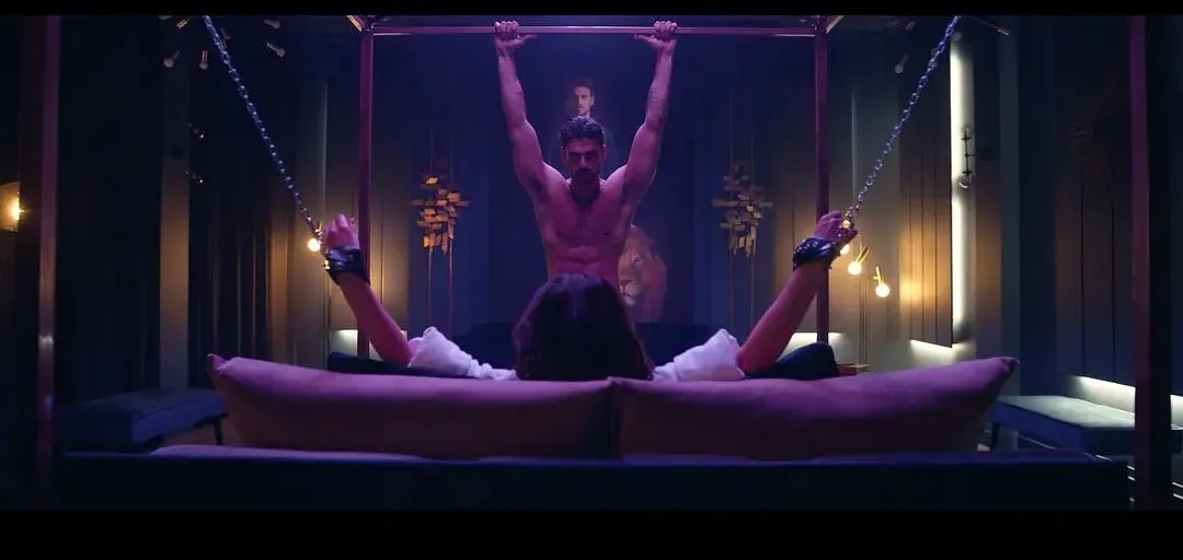 推薦7部Netflix出品的香豔劇集，禁慾系的臉,狼狗腰的身材！