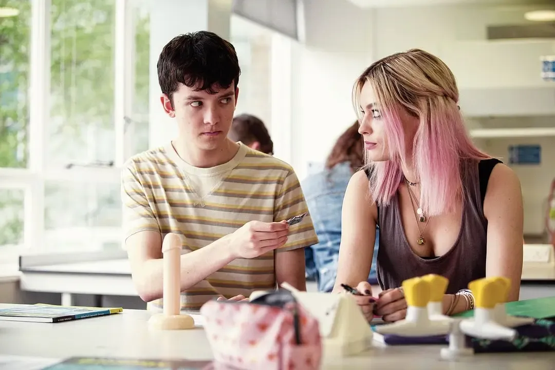 推薦7部Netflix出品的香豔劇集，禁慾系的臉,狼狗腰的身材！