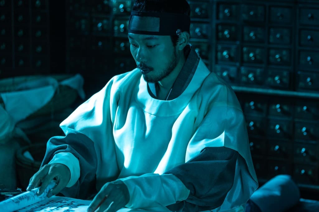 针刺眼睛来真的！《夜枭》柳俊烈扮盲人留后遗症：眼睛一年无法对焦！金圣喆演出令柳海真惊艳