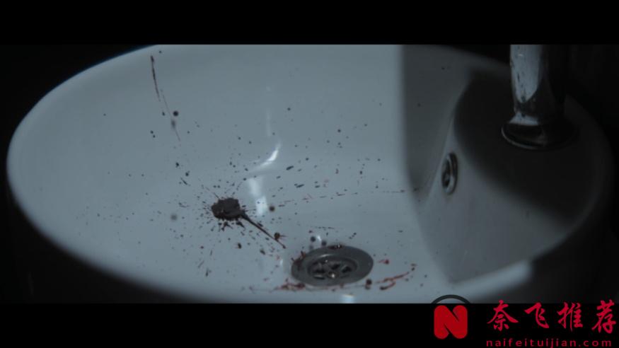 这部伊朗的片子被封杀20年，导演被迫走上了逃亡之路，不愧是禁片之王！