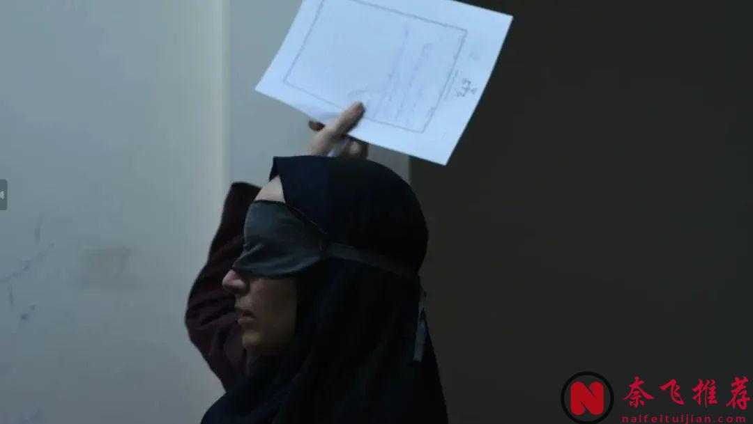 这部伊朗的片子被封杀20年，导演被迫走上了逃亡之路，不愧是禁片之王！