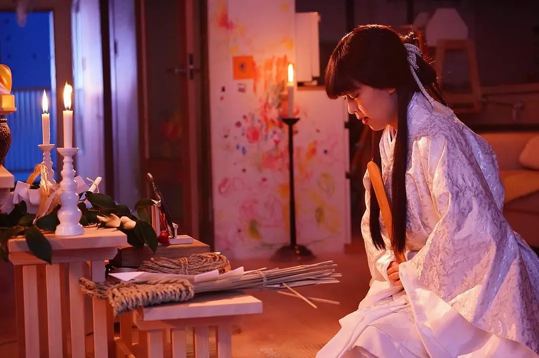 超凶猛的日本驱魔片《来了》，有血浆是真用啊！