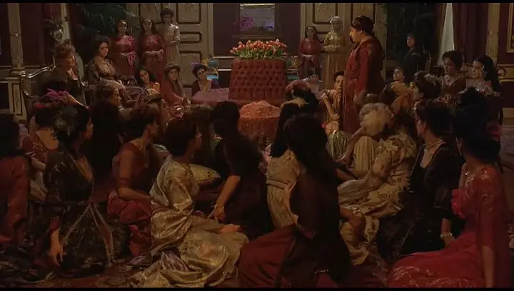 推薦一部土耳其老電影《後宮》，女主逆天神顏，揭露神秘後宮中的生活與情感