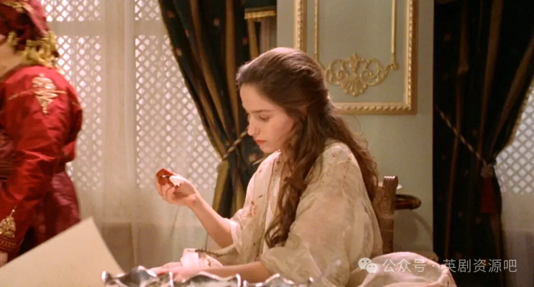 推薦一部土耳其老電影《後宮》，女主逆天神顏，揭露神秘後宮中的生活與情感