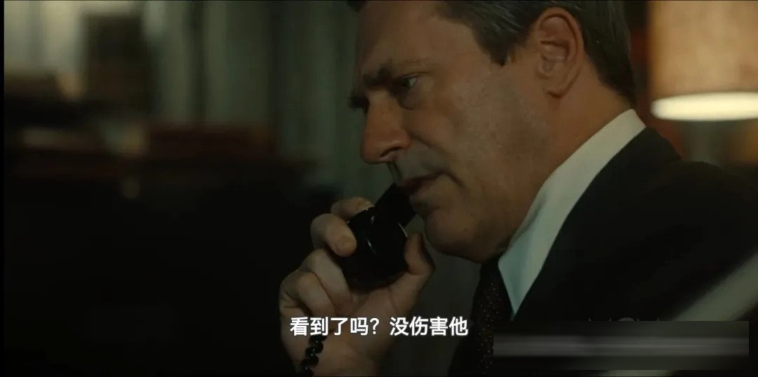 《美国人质》:1977 年他把枪绑在人质后脑勺上,只为要一场直播