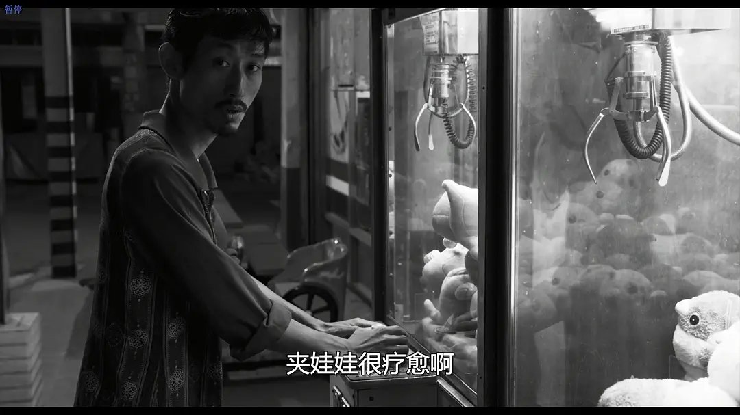 《大佛普拉斯》：全片黑白，只有老板的行车记录仪是彩色的