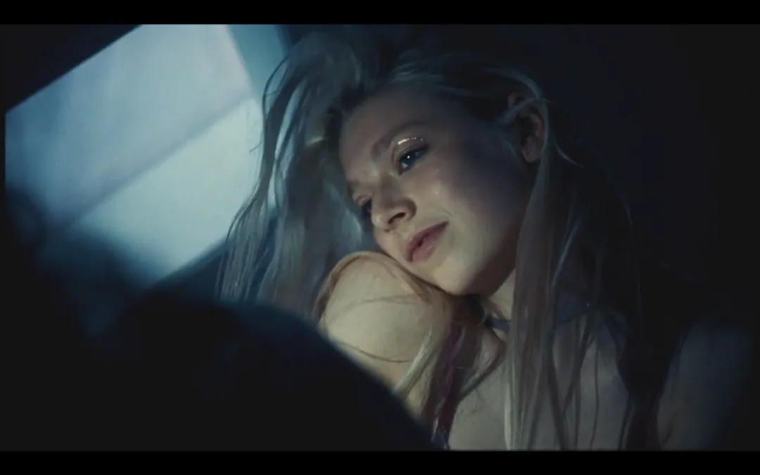 這部HBO大尺度青春期題材劇《亢奮/高校十八禁/毒癮女孩》毫不避諱地展現了美國高中生的真實生活