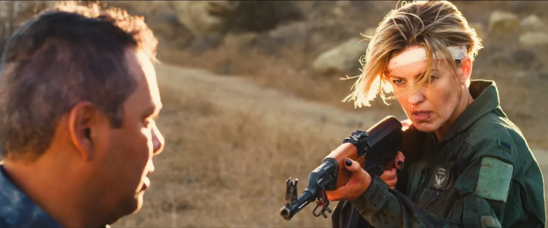 女主超飒爽的动作片《多米尼克/凤凰崛起》上线，女主单枪匹马大战异国毒贩