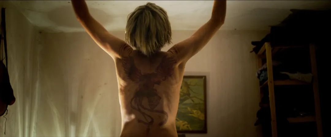 女主超飒爽的动作片《多米尼克/凤凰崛起》上线，女主单枪匹马大战异国毒贩