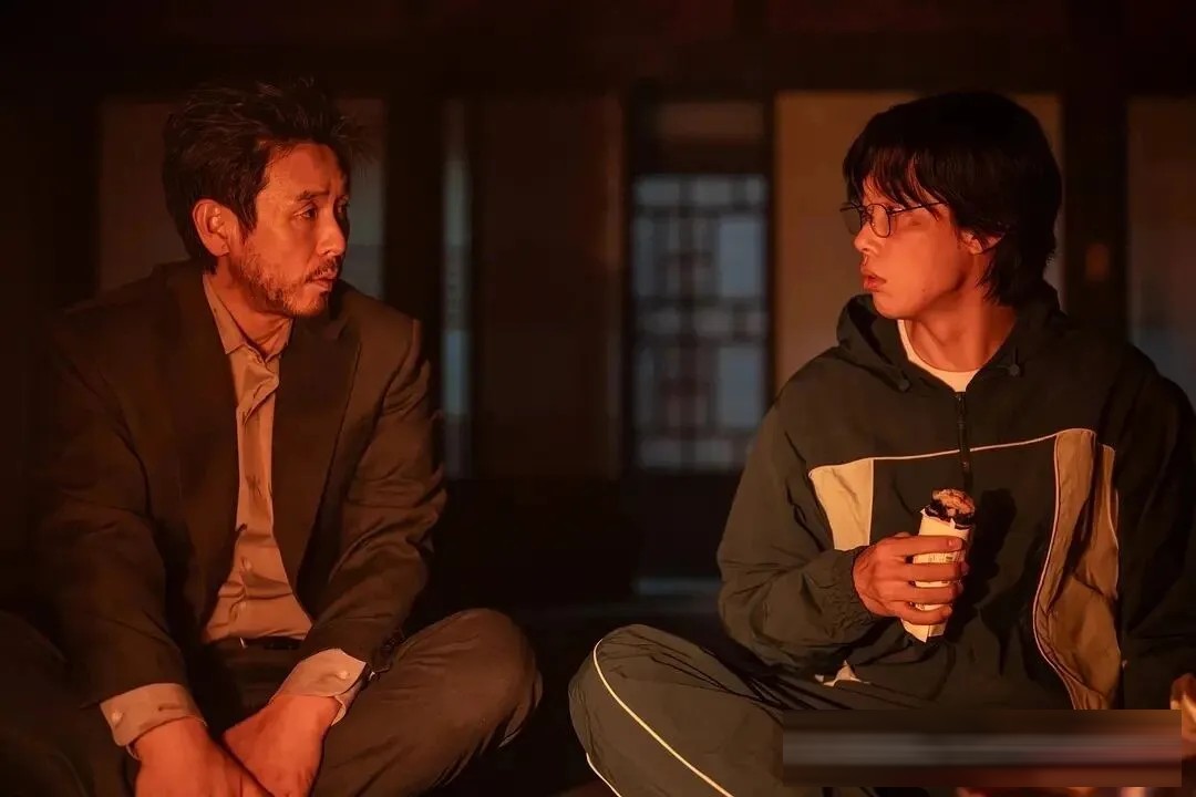 《鼠惑》劇評:柳俊烈一人分飾真假兩個濟文載,被偷走的人生能否拿回