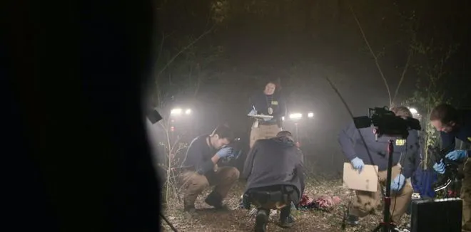 不看到最後，猜不到結局的HBO的重口味美劇《局外人/異鄉客》