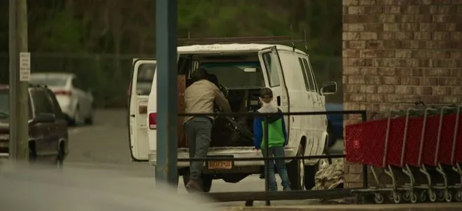 不看到最後，猜不到結局的HBO的重口味美劇《局外人/異鄉客》