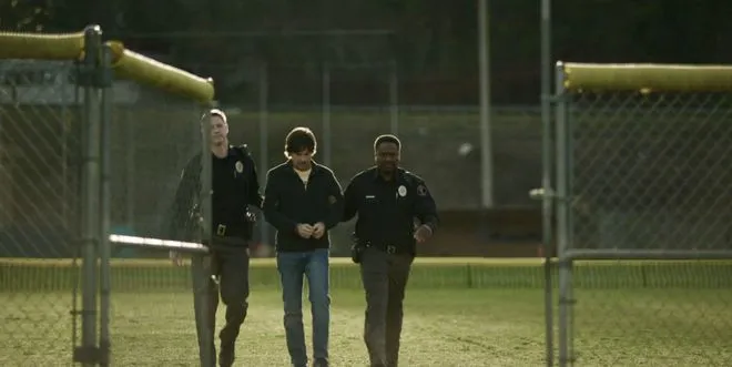 不看到最後，猜不到結局的HBO的重口味美劇《局外人/異鄉客》