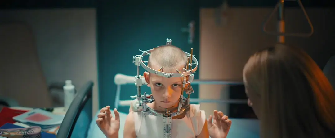 震碎三观的猎奇重口恐怖片《钛/变钛》，何止是炸裂