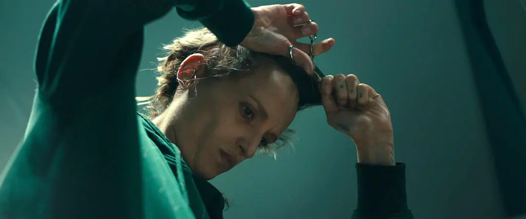 震碎三观的猎奇重口恐怖片《钛/变钛》，何止是炸裂