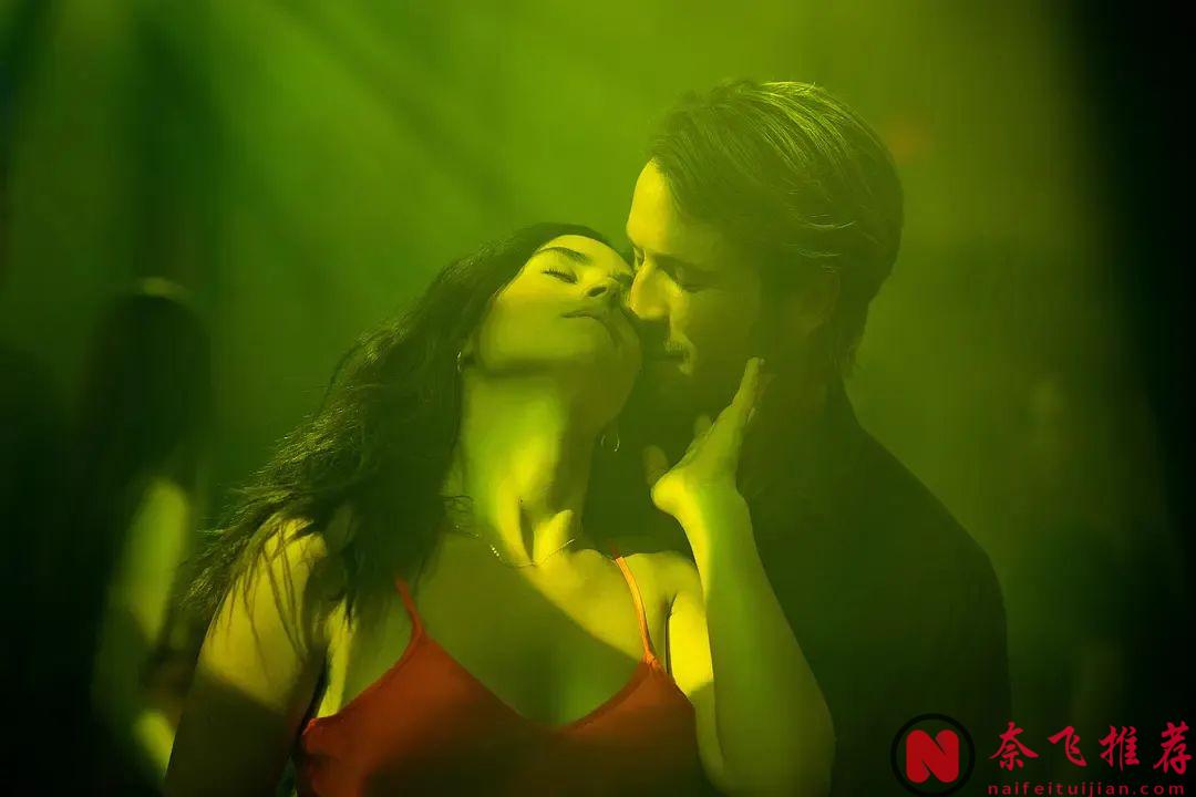 Netflix 6月新片《职业杀手/当杀手恋爱时》，俊男美女拍浴缸戏用洗洁精，竟是这个后果！！