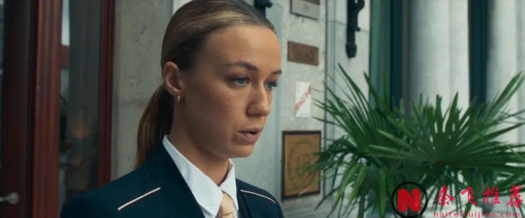 最新爆火大片《劫车王》，黑丝女招待潜伏酒店，专找有钱人下手，全程高能