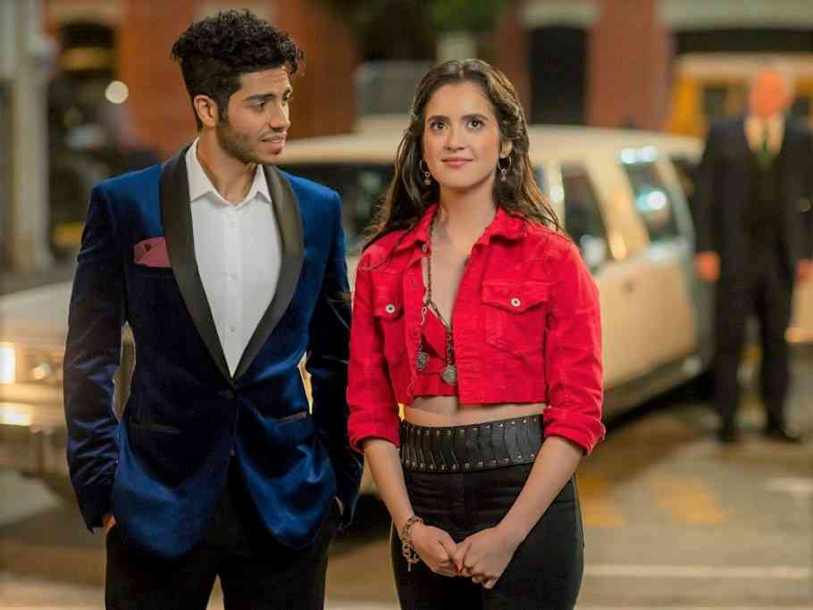 影评《皇室造型》贫寒女孩与王子坠入爱河的故事