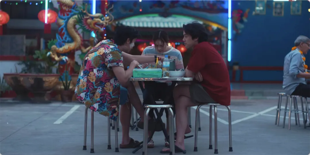 疯狂，让穷人变有钱，Netflix再出大爆款「绝庙骗局」