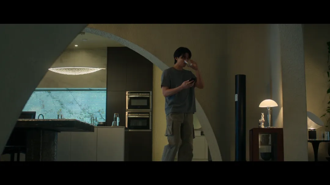 尺度生猛！Netflix又一部顶流韩剧由孔刘、徐贤真主演的《一箱情缘》上线了！