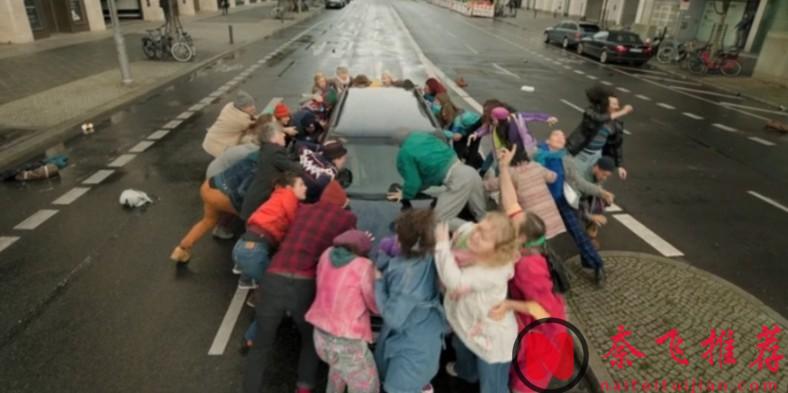 开场即炸裂，这天马行空的脑洞猛片《光》看爽了！