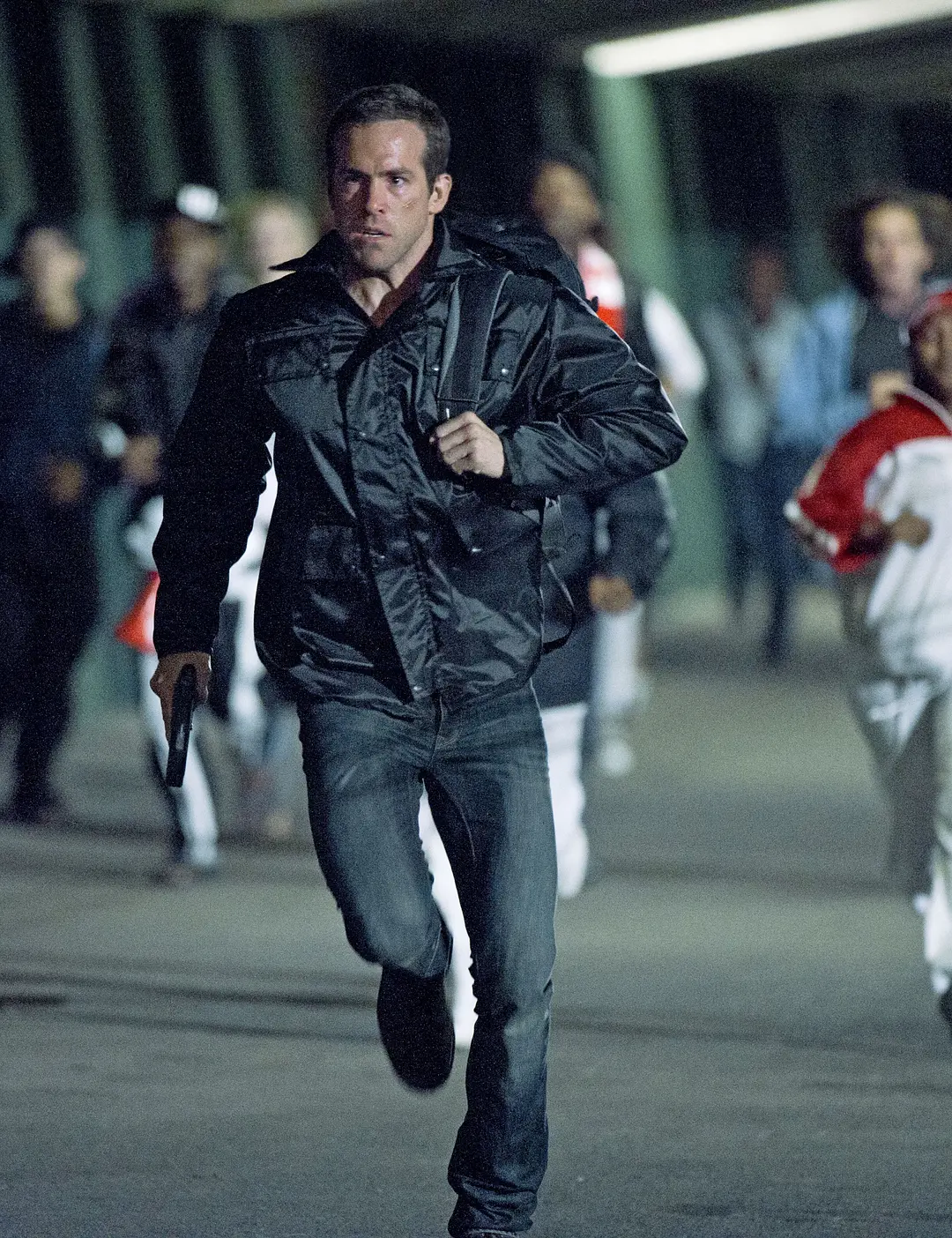 推荐一部夹杂着信任与背叛，超燃的特工动作电影《藏身之所/狡兔计划/灭口布局》