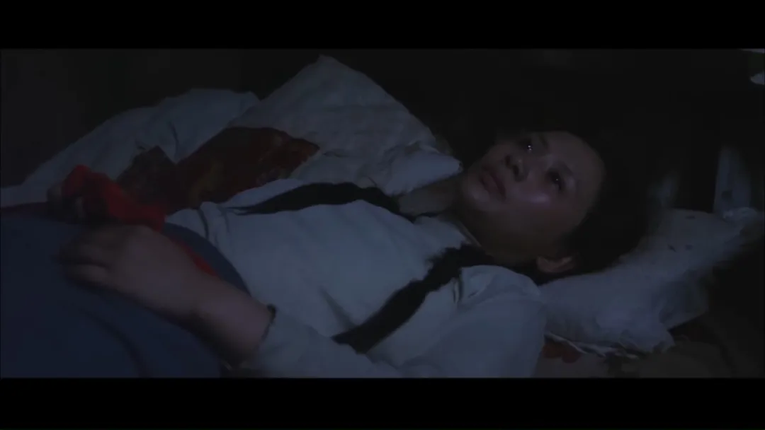 《系红裤带的女人》:八年等待,承诺如何变成婚姻的束缚