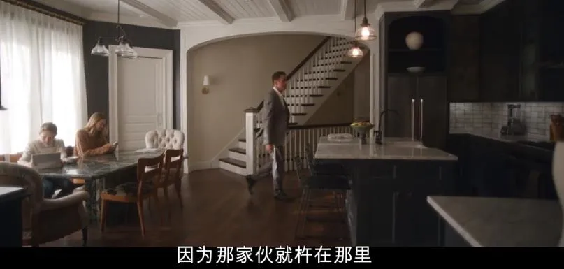 兩口子偷窺鄰居成癮，Netflix 這部劇《窺視者/監視者》玩起了心跳加速