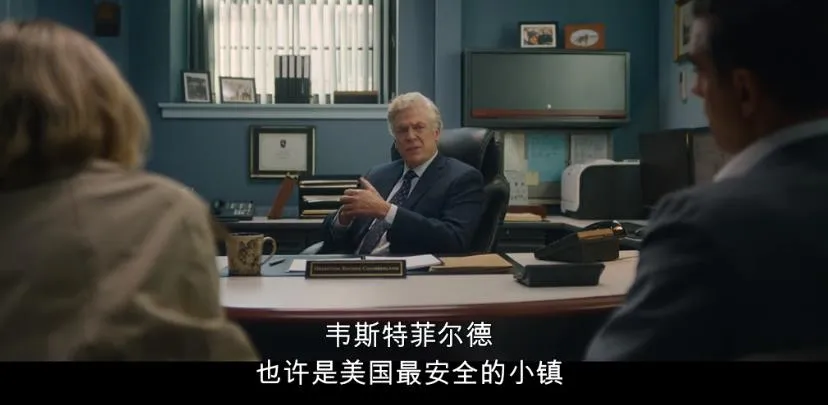 兩口子偷窺鄰居成癮，Netflix 這部劇《窺視者/監視者》玩起了心跳加速