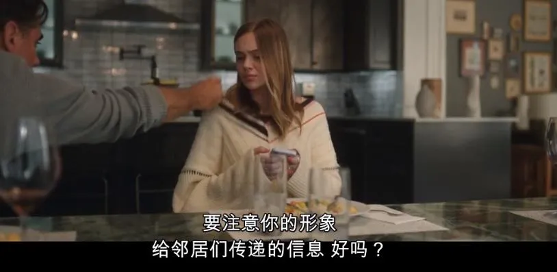 兩口子偷窺鄰居成癮，Netflix 這部劇《窺視者/監視者》玩起了心跳加速